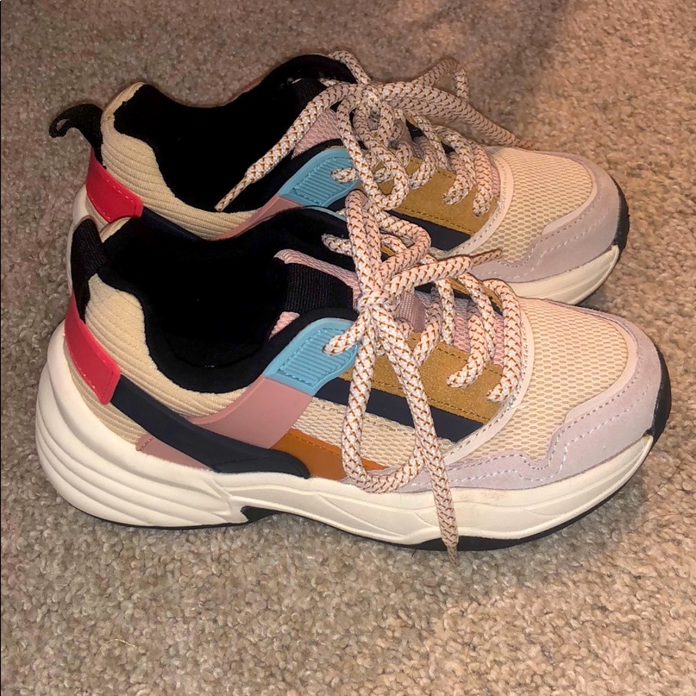 Sneakers